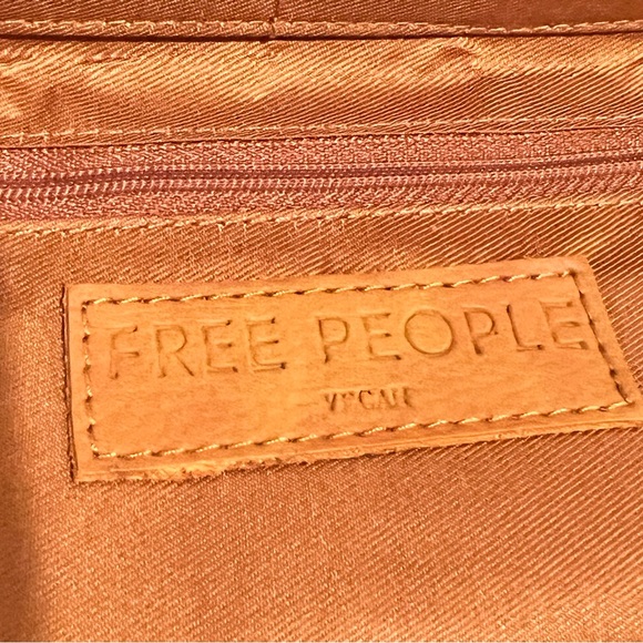 Free People Wallet Wristlet New - Picture 4 of 8